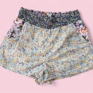American Eagle Floral Boho Smocked High Waist Pull On Shorts | Size M